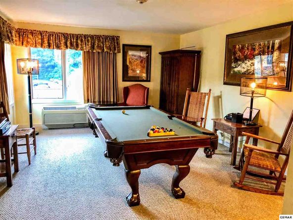425 Stuart Ln, Gatlinburg, TN 37738